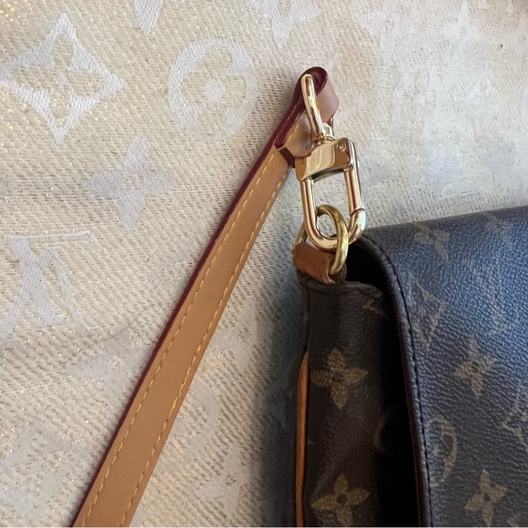 SOLD Louis Vuitton Crossbody Bag ❤️ - Picture 6 of 14
